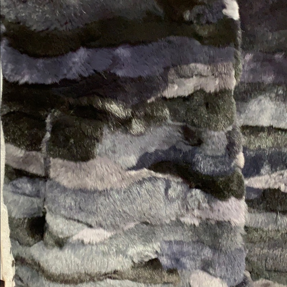 Metric Rabbit fur vest - Picture 3 of 4